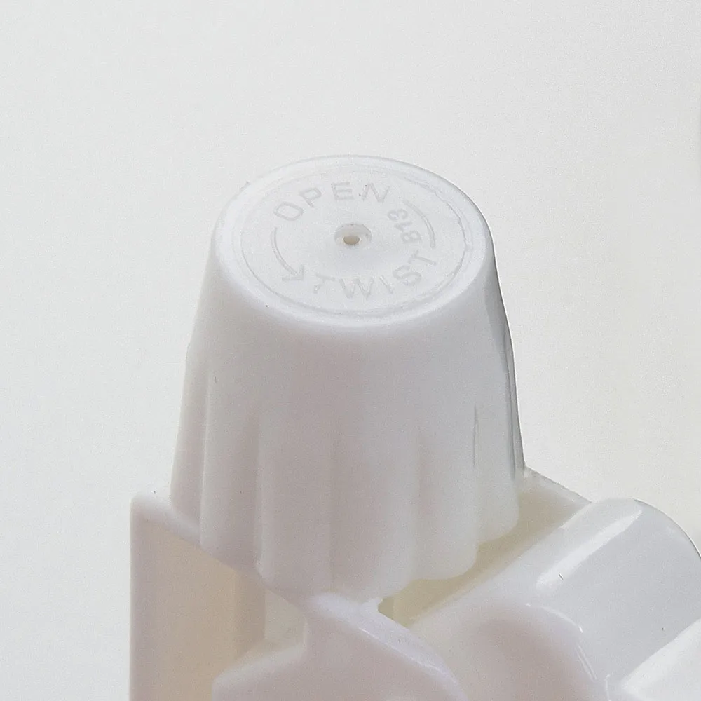Trigger Sprayer for Hydroponics 360 Function Reaches Leaf Underside 1